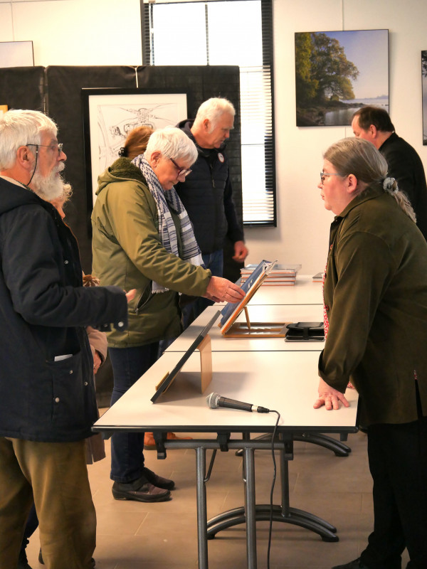 © Photo Bibliothèque de Landévennec, dédicaces du livre Secrets de mer.